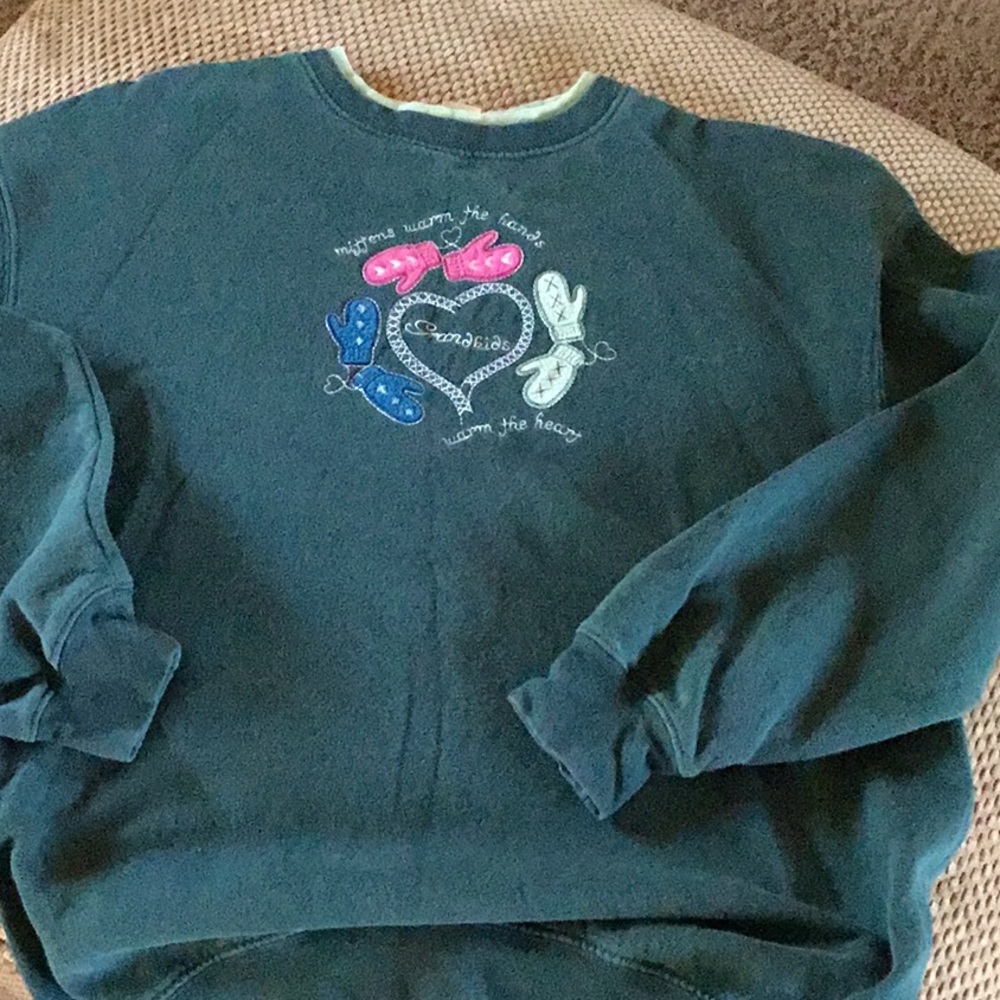 Sweet sweatshirt for this winter for all grandmas!
